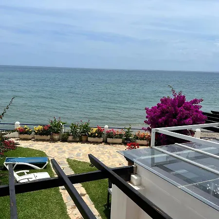 Newly Renovated 2 Bedroom Beachfront House * Sitio de Calahonda