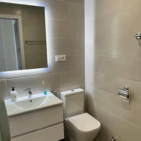 Newly Renovated 2 Bedroom Beachfront House *