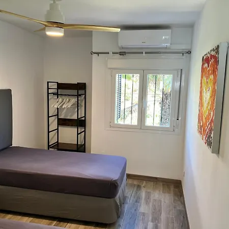 Newly Renovated 2 Bedroom Beachfront House Appartement *