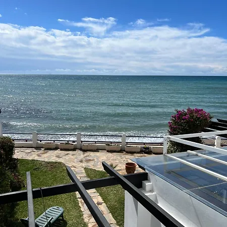 Newly Renovated 2 Bedroom Beachfront House Appartement Sitio de Calahonda
