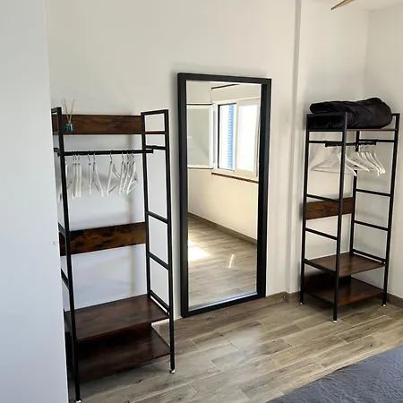 Newly Renovated 2 Bedroom Beachfront House Appartement