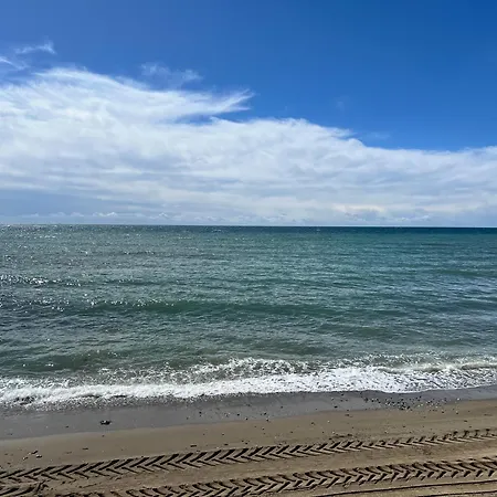 Newly Renovated 2 Bedroom Beachfront House Sitio de Calahonda