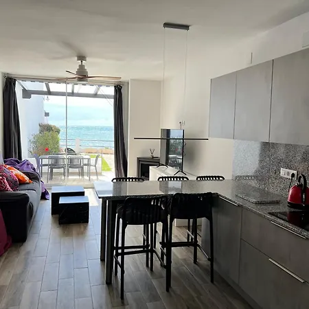 Newly Renovated 2 Bedroom Beachfront House