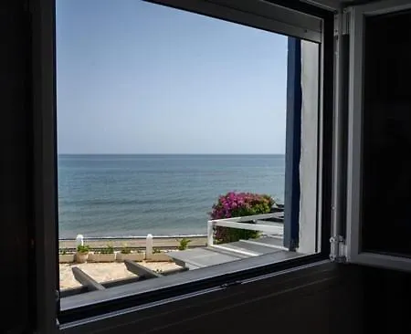 Newly Renovated 2 Bedroom Beachfront House Διαμέρισμα