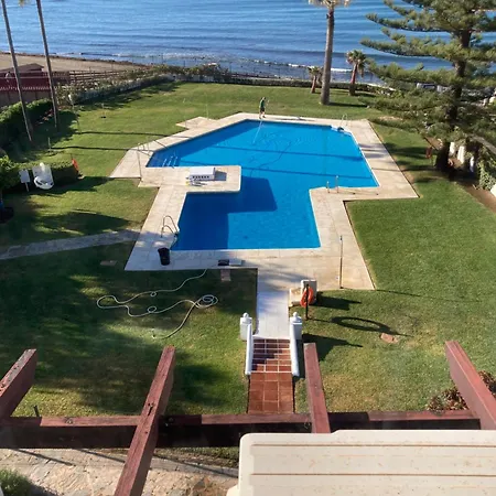 Newly Renovated 2 Bedroom Beachfront House *